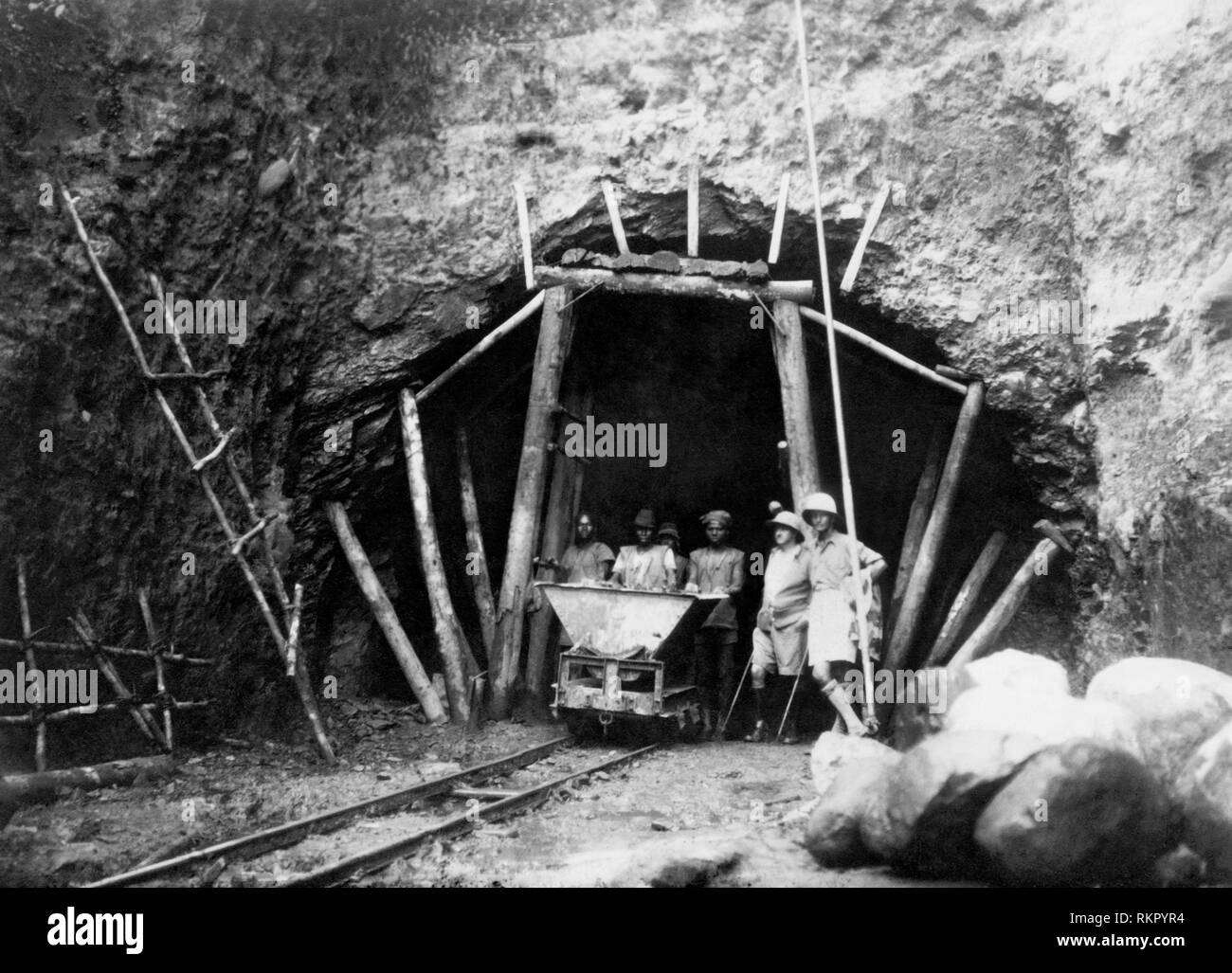 Afrika, Kongo belgischen Eingang eines Tunnels während der Bau der Bahn Kongo - Ozean, 1923/24 Stockfoto