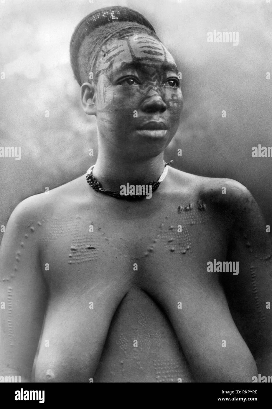 Mangbetu Frau, belgisch Kongo, Afrika 1927 1930 Stockfoto