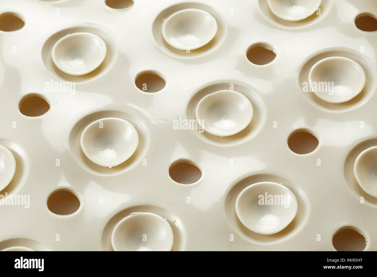 Unterseite eines Gummi Badematte mit Sauger zu Verhindern Ausrutschen auf einer nassen Oberfläche beim Baden in der Nähe zu Full Frame anzeigen Stockfoto