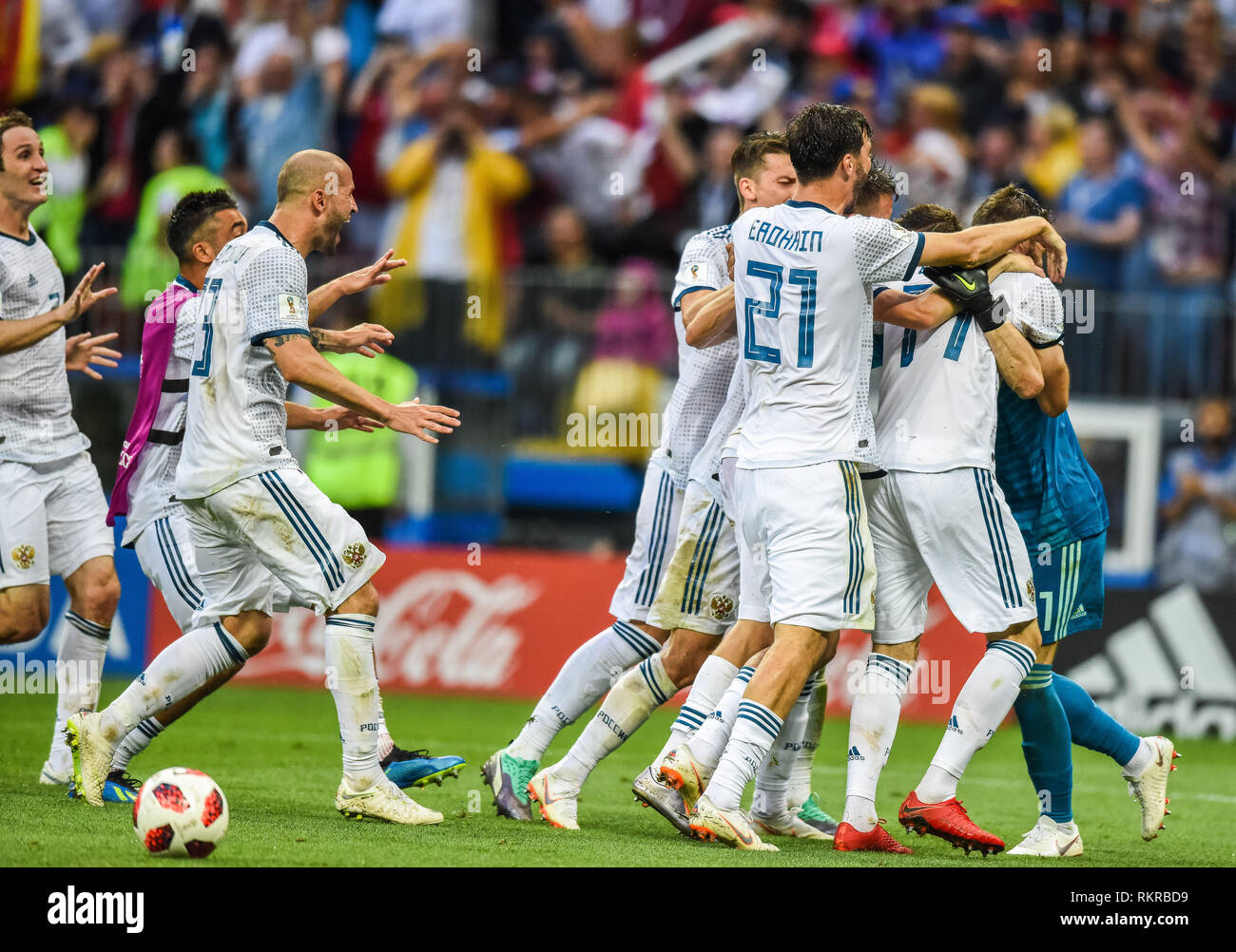 Moskau, Russland - Juli 1, 2018. Russische Nationalmannschaft feiern Qualifikation zu WM 2018 Viertelfinale nach Elfmeterschießen im Match gegen Stockfoto