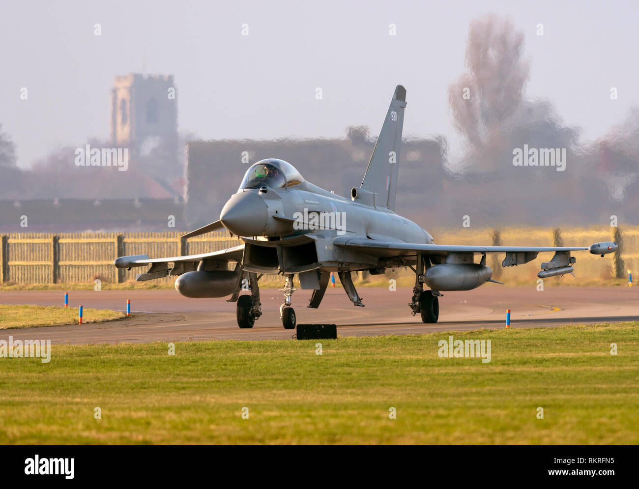 Typhoon an RAF Coninsby taxying auf Start- und Landebahn für Aus-stellung nehmen Stockfoto