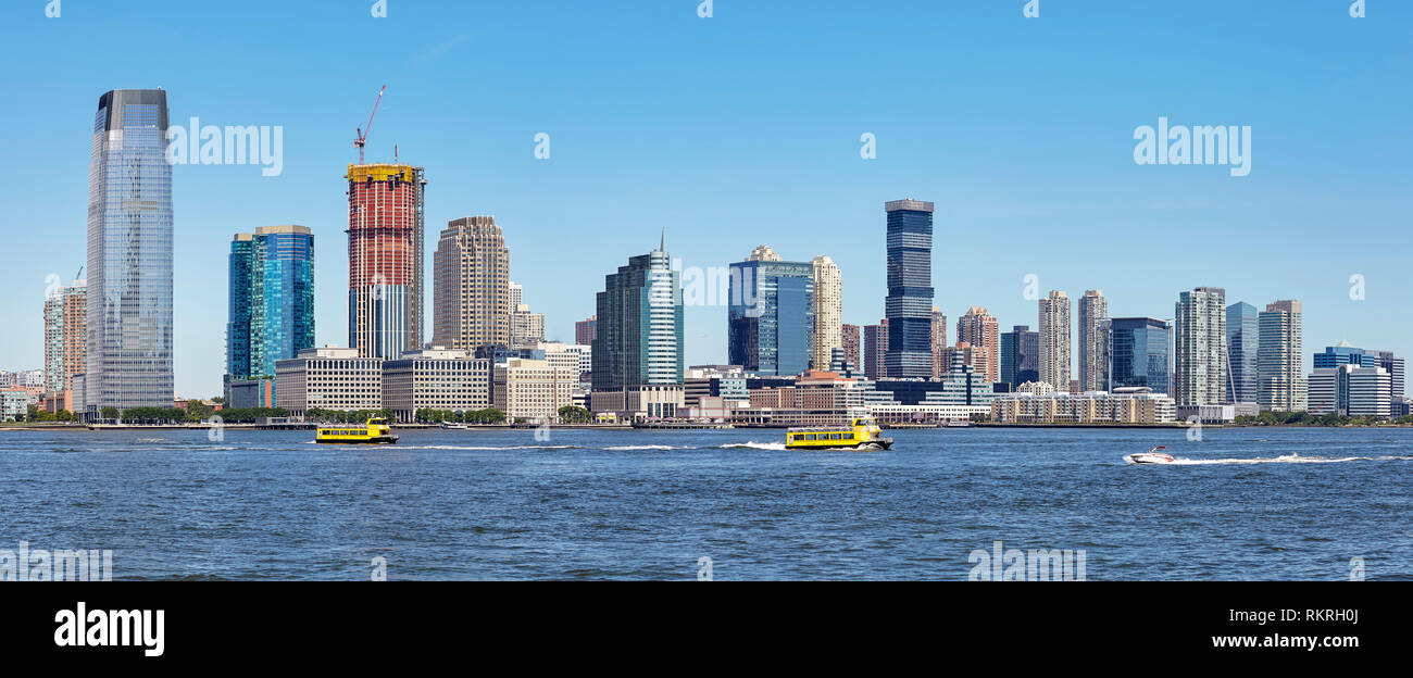 Jersey City Skyline an einem sonnigen Sommermorgen, USA. Stockfoto