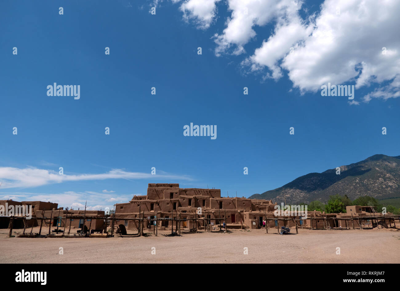 Gebäude in Taos Pueblo, New Mexico, Vereinigte Staaten von Amerika. Ausblick auf den kleinen Indianischen Dorf im Südwesten von tiwa Indianern bewohnt. Na Stockfoto