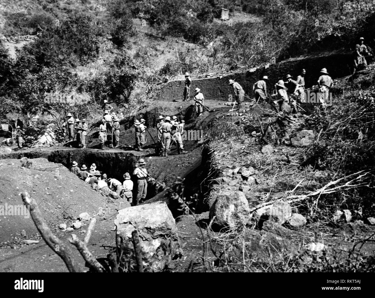 Straßenbau, italienische Soldaten, Italien 1939-45 Stockfoto