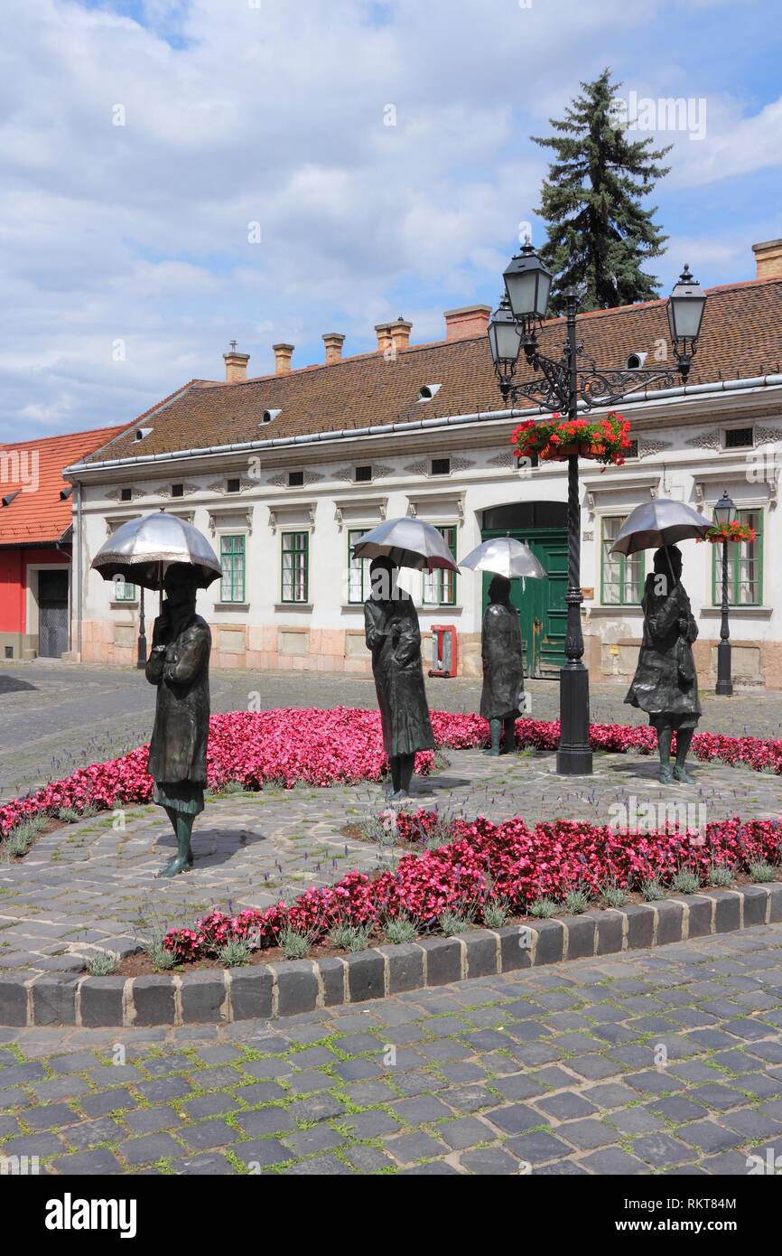 BUDAPEST, Ungarn - 21. JUNI 2014: Skulptur von ungarischen Künstler Imre Varga, "Sonnenschirme" Denkmal in Budapest. Es ist in Obuda gelegen. Stockfoto