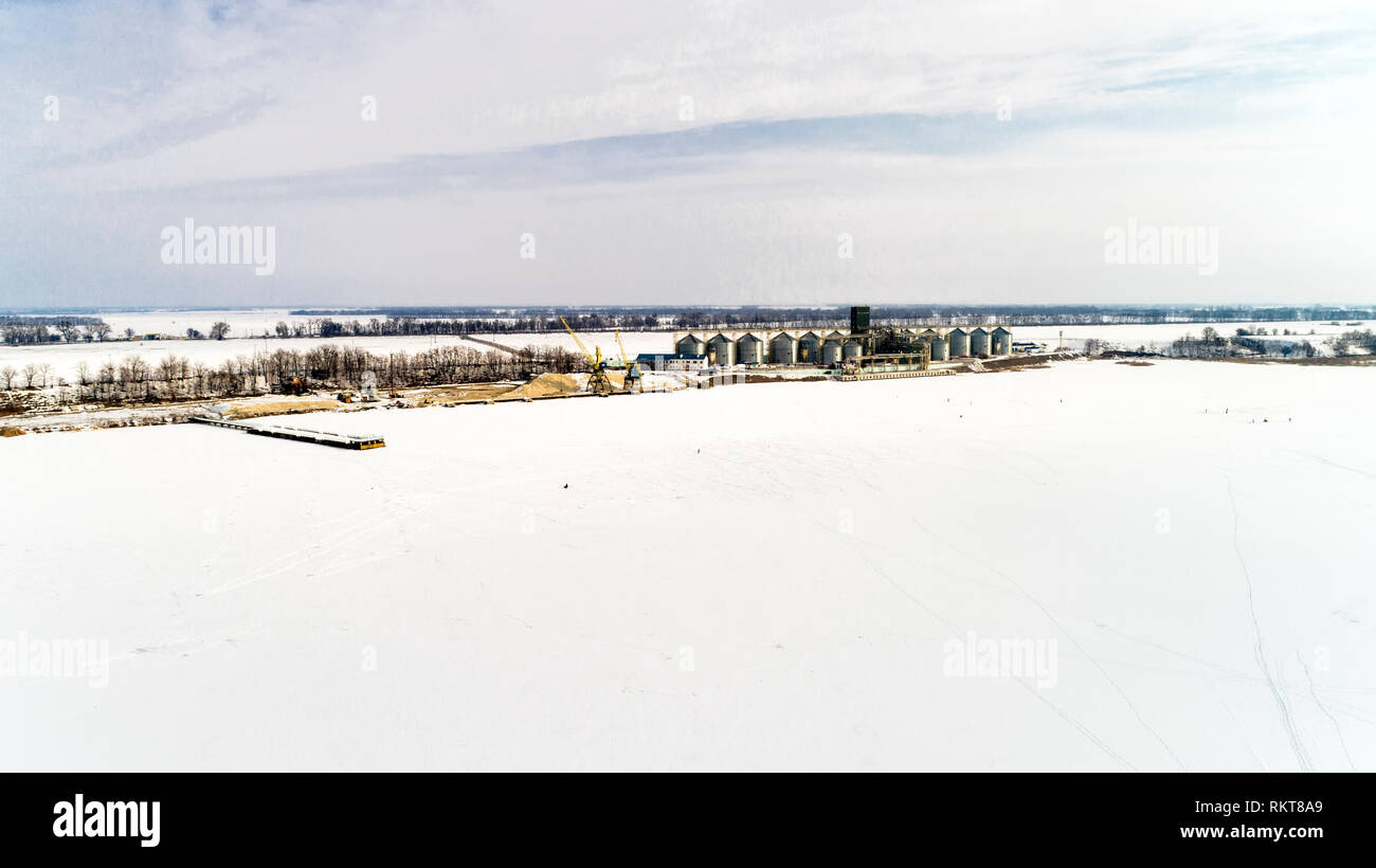 Luftaufnahme des Großen Körnerelevator im Winter. Stockfoto