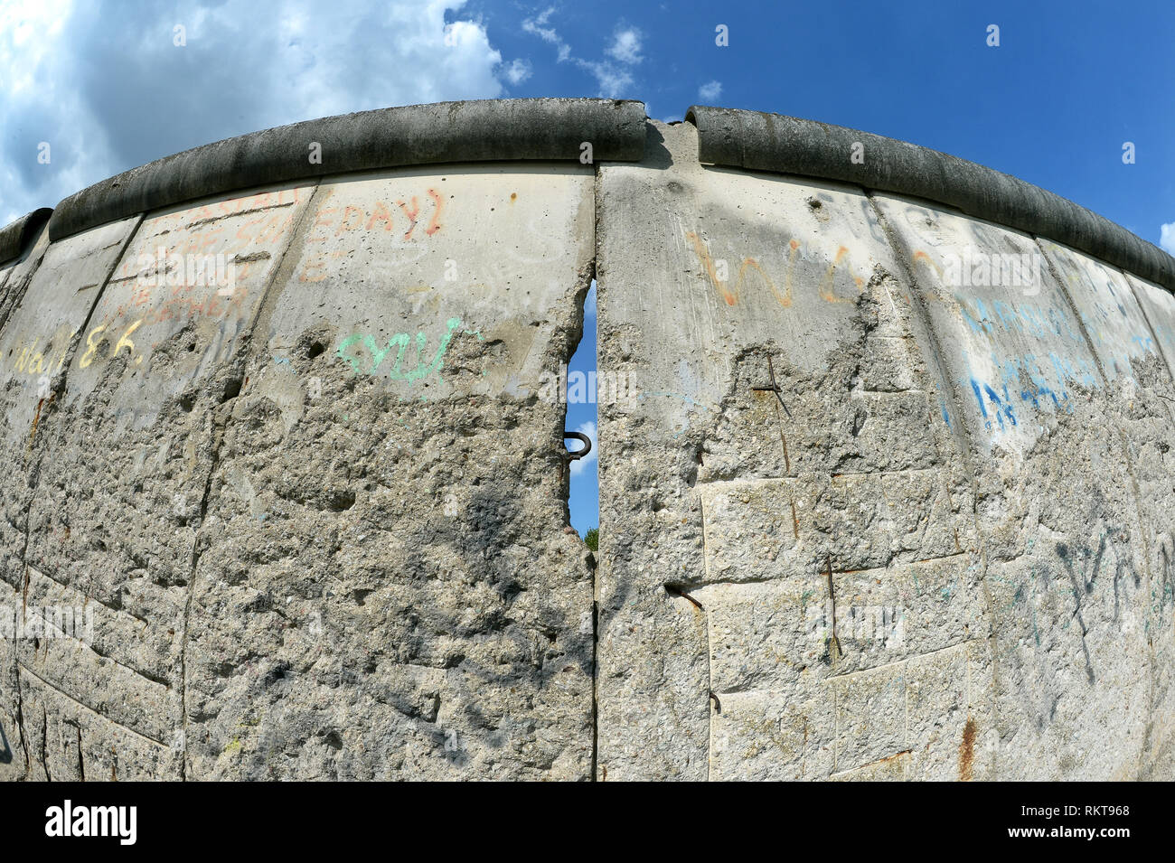 Berliner Mauer, Teil des Dokumentationszentrums Topographie des Terrors auf Niederkirchnerstrasse, Europa, Deutschland, Berlin. Stockfoto