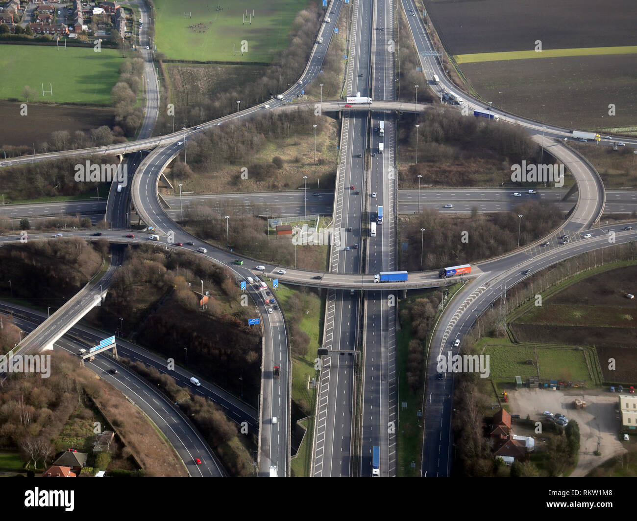 Luftaufnahme der M62/M1 Kreuzung Interchange in der nähe von Rothwell, West Yorkshire Stockfoto
