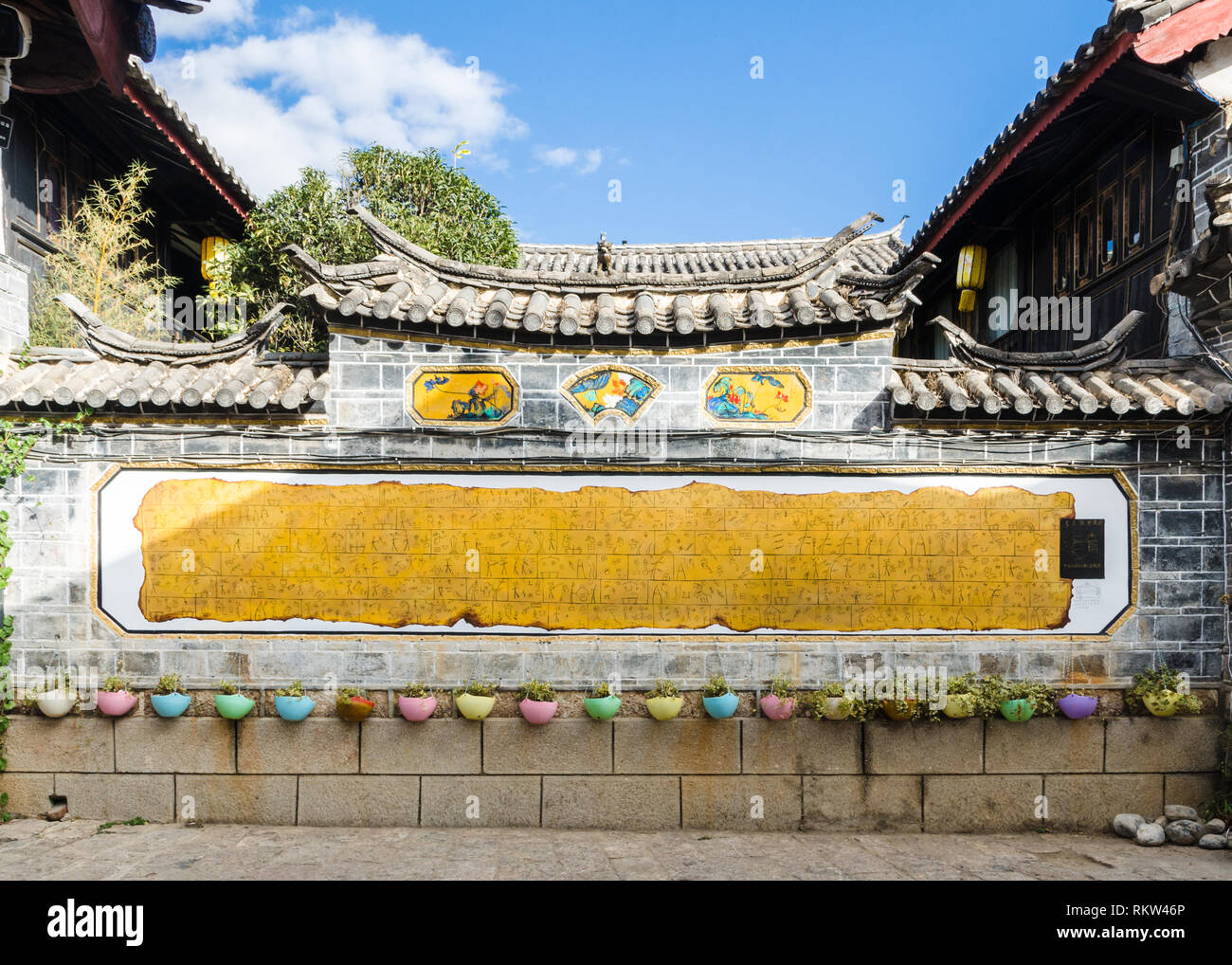 Dekoriert mit Pflanzen in Lijiang Altstadt, Yunnan, China Stockfoto