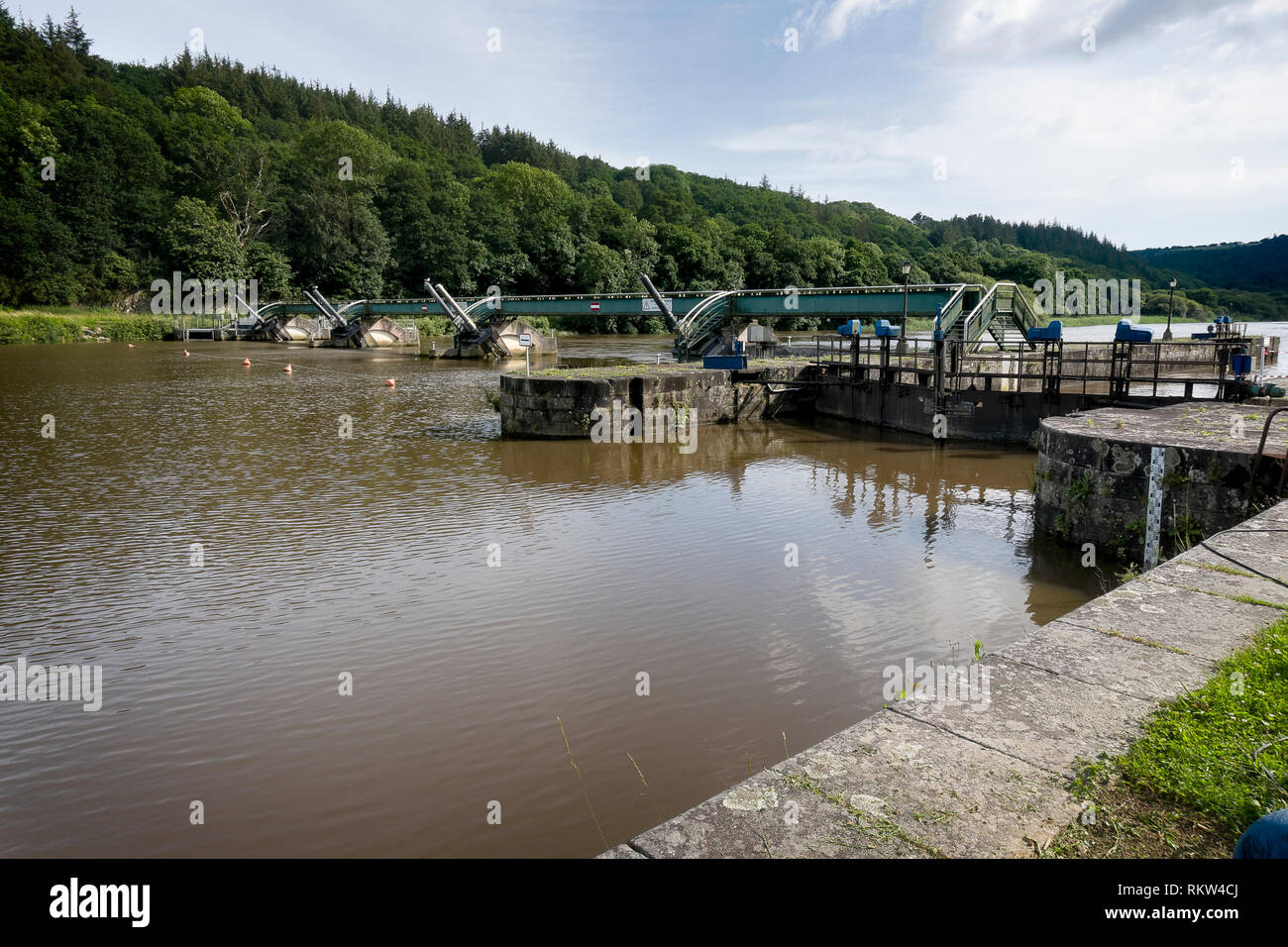 Port Launay auf dem Kanal Nante Brest in der Bretagne die erste Sperre östlich von Brest. Stockfoto