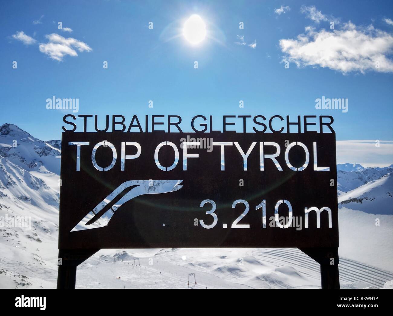 Neustuft im Stubaital, Tirol, Österreich. 12 Feb, 2019. Mit Blick auf die Stubaier Gletscher Österreich Credit: Sachelle Babbar/ZUMA Draht/Alamy leben Nachrichten Stockfoto