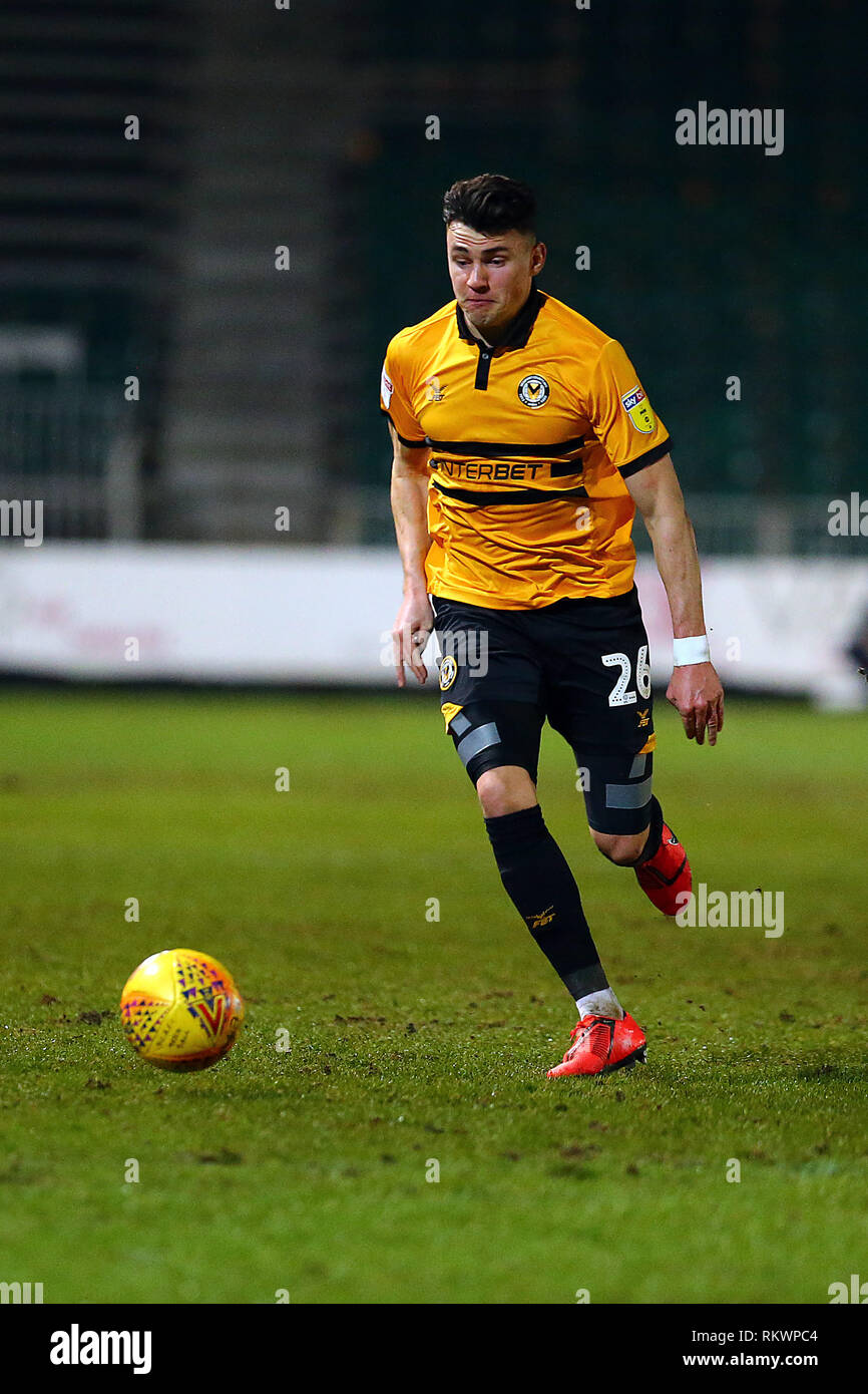 Newport, Großbritannien. 12 Feb, 2019. Regan Poole von Newport County während der efl Sky Bet Liga 2 Match zwischen Newport County und Milton Keynes Dons an Rodney Parade, Newport, Wales am 12. Februar 2019. Foto von Dave Peters. Nur die redaktionelle Nutzung, eine Lizenz für die gewerbliche Nutzung erforderlich. Keine Verwendung in Wetten, Spiele oder einer einzelnen Verein/Liga/player Publikationen. Credit: UK Sport Pics Ltd/Alamy leben Nachrichten Stockfoto