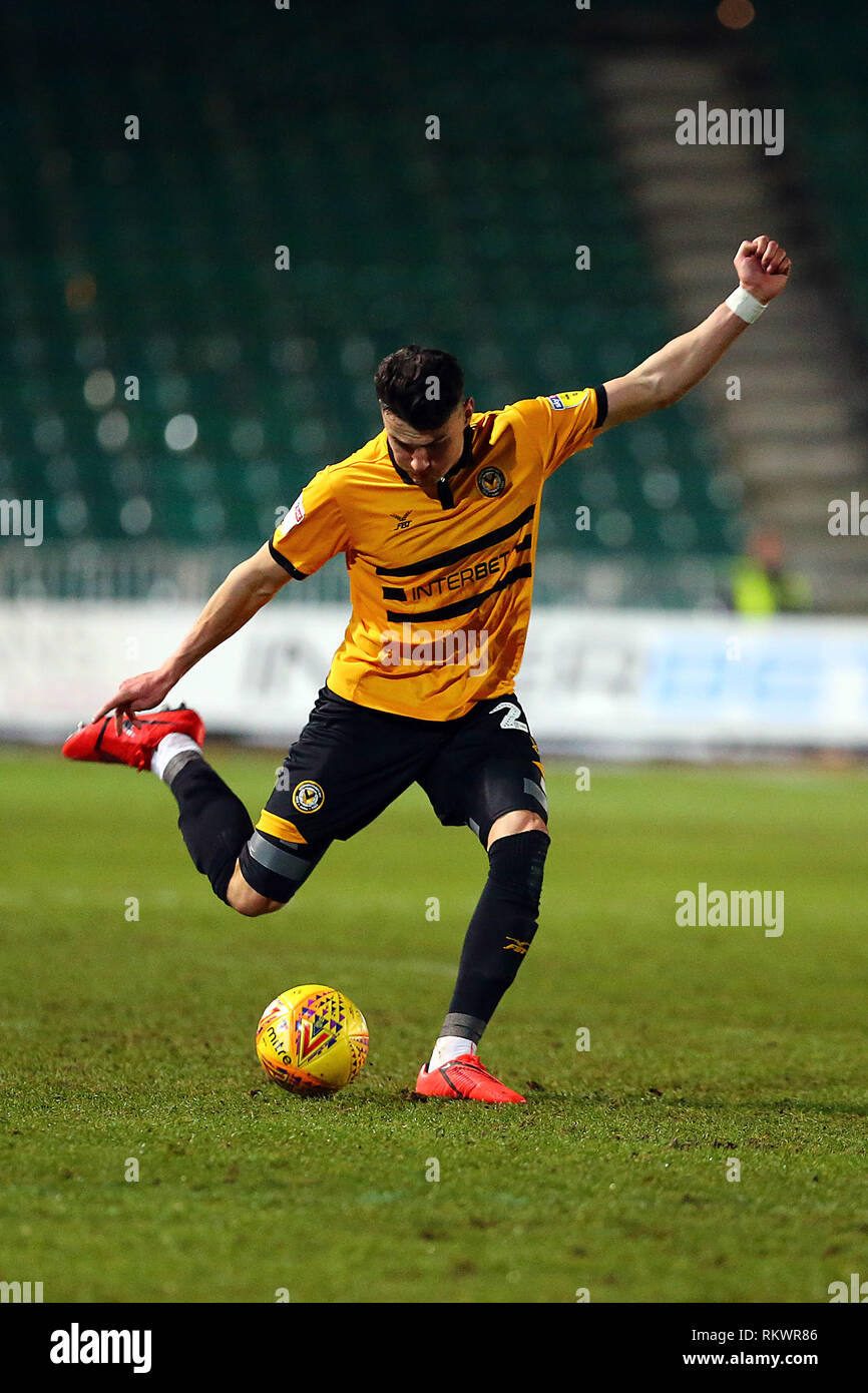 Newport, Großbritannien. 12 Feb, 2019. Regan Poole von Newport County während der efl Sky Bet Liga 2 Match zwischen Newport County und Milton Keynes Dons an Rodney Parade, Newport, Wales am 12. Februar 2019. Foto von Dave Peters. Nur die redaktionelle Nutzung, eine Lizenz für die gewerbliche Nutzung erforderlich. Keine Verwendung in Wetten, Spiele oder einer einzelnen Verein/Liga/player Publikationen. Credit: UK Sport Pics Ltd/Alamy leben Nachrichten Stockfoto