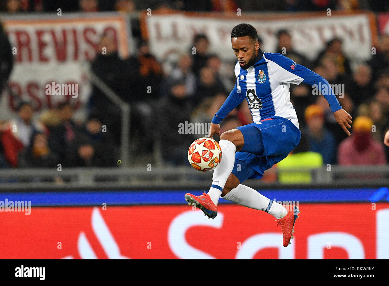 Rom, Italien. 12. Feb 2019. Foto Fabrizio Corradetti 12 Febbraio 2019 Roma (Italia) Sport Calcio Roma - Porto Uefa Champions League 2018-2019 - Stadio Olimpico di Roma Nella Foto: Hernani Foto Fabrizio Corradetti, 12. Februar 2019 Rom (Italien) Sport Fussball Roma - Porto Uefa Champions League 2018-2019 - Olympiastadion der Roma im Pic: Hernani Credit: Fabrizio Corradetti/Alamy leben Nachrichten Stockfoto