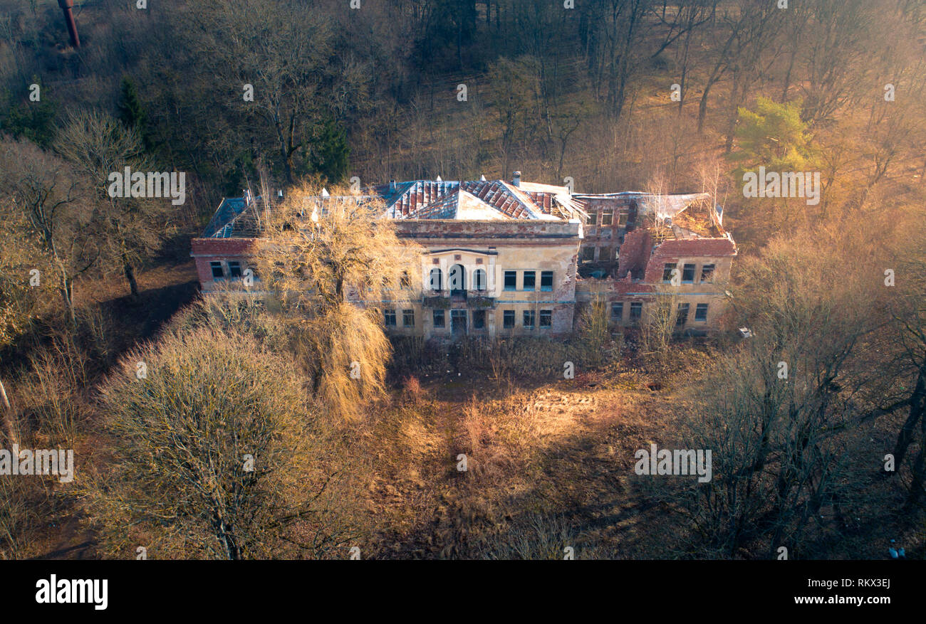 Verlassenes Herrenhaus, Luftaufnahme Stockfoto