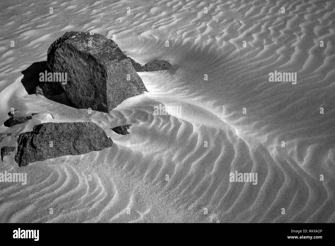 Ein IR-Bild von Strand Sand auf Corblets Bay auf Alderney, Channel Islands. Stockfoto