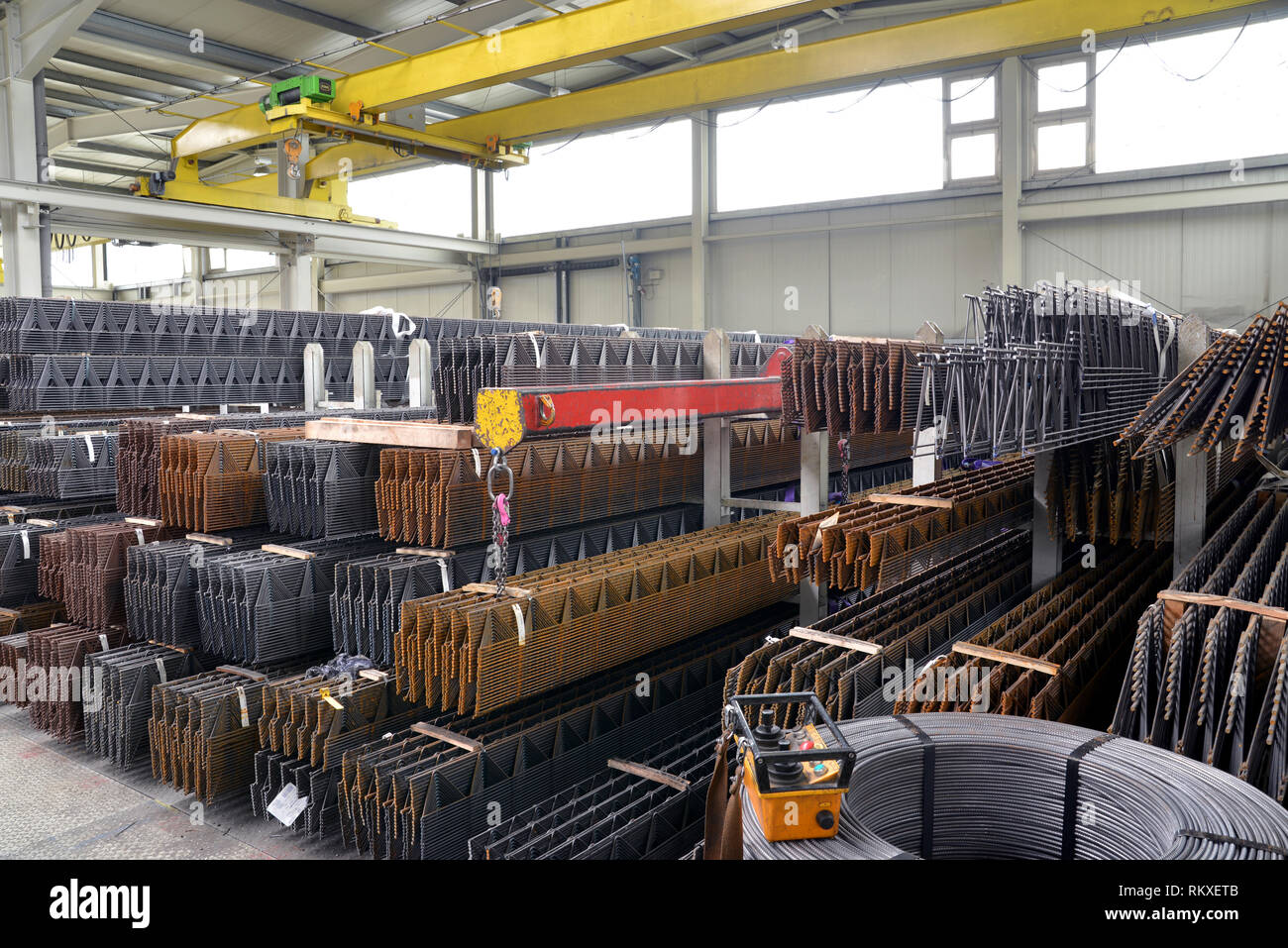 Berlin, Deutschland, 28. 2012 - metal Mesh in einer industriellen Fabrik für die Produktion von Betonfertigteilen Stockfoto