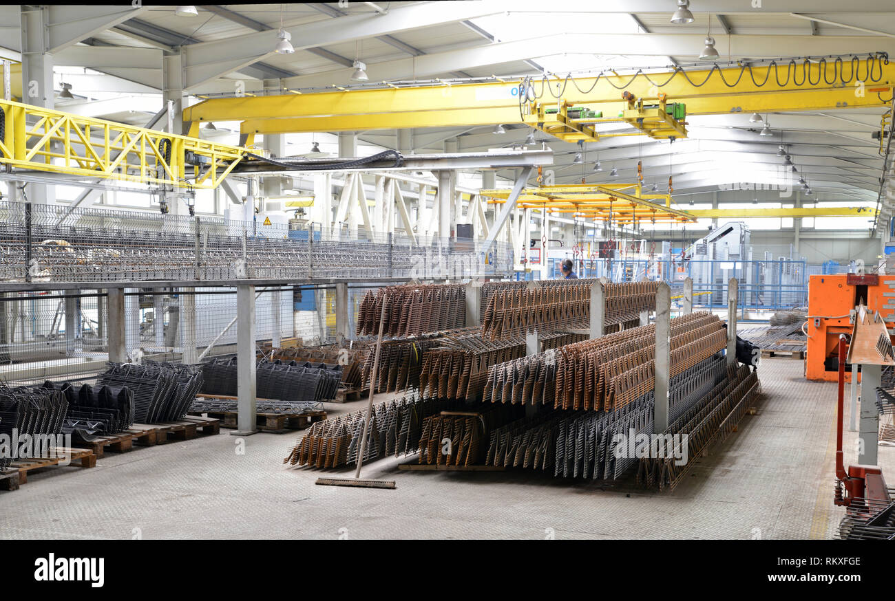 Berlin, Deutschland, 28. 2012 - metal Mesh in einer industriellen Fabrik für die Produktion von Betonfertigteilen Stockfoto