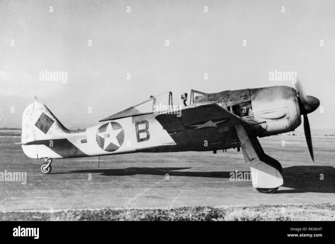Einen gefangengenommenen deutschen Luftwaffe Focke Wulf FW190 in der Markierung der USAAF. Dieses Flugzeug war ursprünglich das Werk Nummer 0181550. Es wurde von den Alliierten in Nordafrika gefangen genommen und später von der 85 FS, 79th FG der United States Army Air Force geflogen. Stockfoto