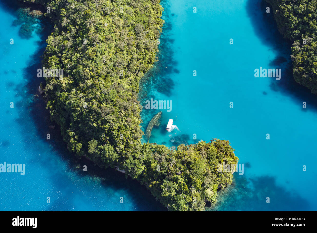 Versunkenen Schiffswrack unter den kleinen Inseln im Südpazifik für Taucher versteckt zu erkunden Stockfoto