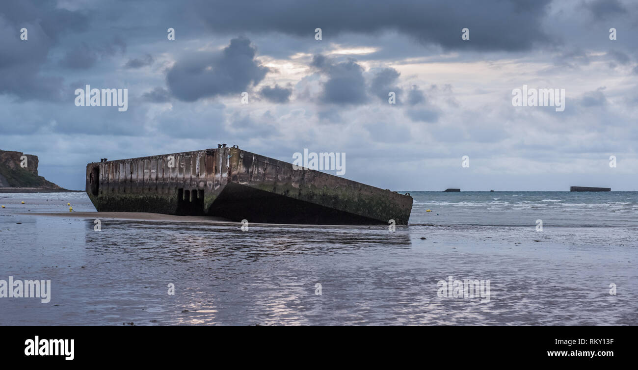 Arromanches in der Normandie, Gold Beach, war die Lage für Mulberry B eine der vorläufigen Hafen während der D-Day Landungen verwendet Stockfoto
