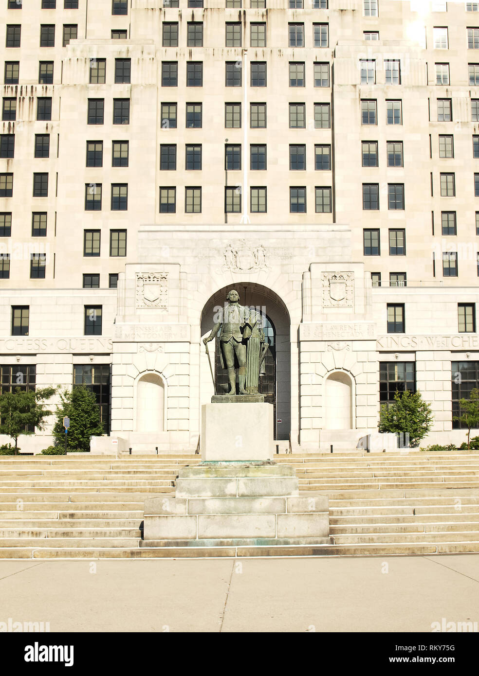 Statue von George Washington außerhalb des New York State Capitol Building in Albany, New York Stockfoto