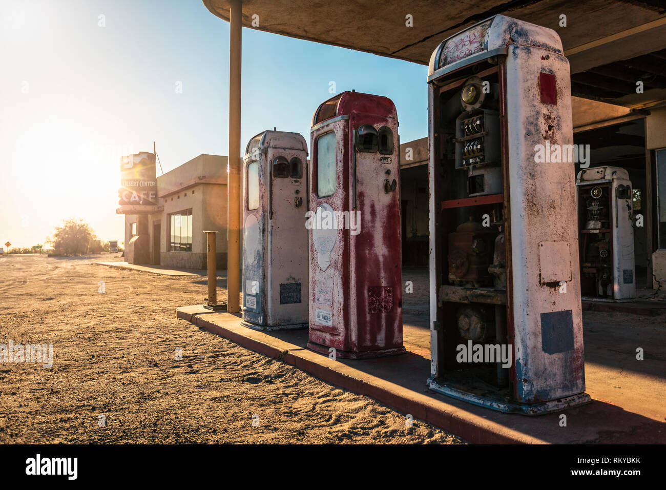 Verlassenen antiken Gas pumpen. Stockfoto