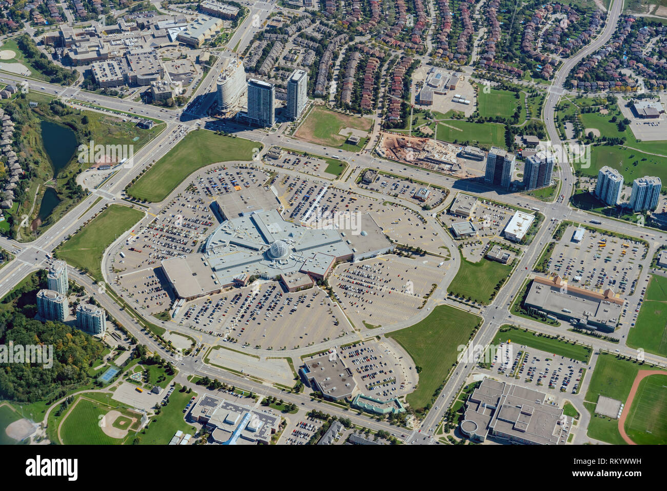 Luftaufnahme der Luftaufnahme der Erin Mills Town Centre in Kanada