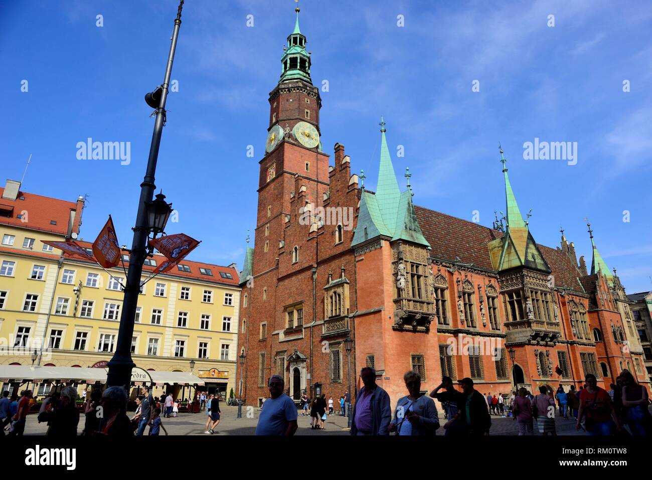 Rathaus oder Ratusz Gebäude im Marktplatz oder Rynek von Breslau Breslau '''', Polen. Stockfoto
