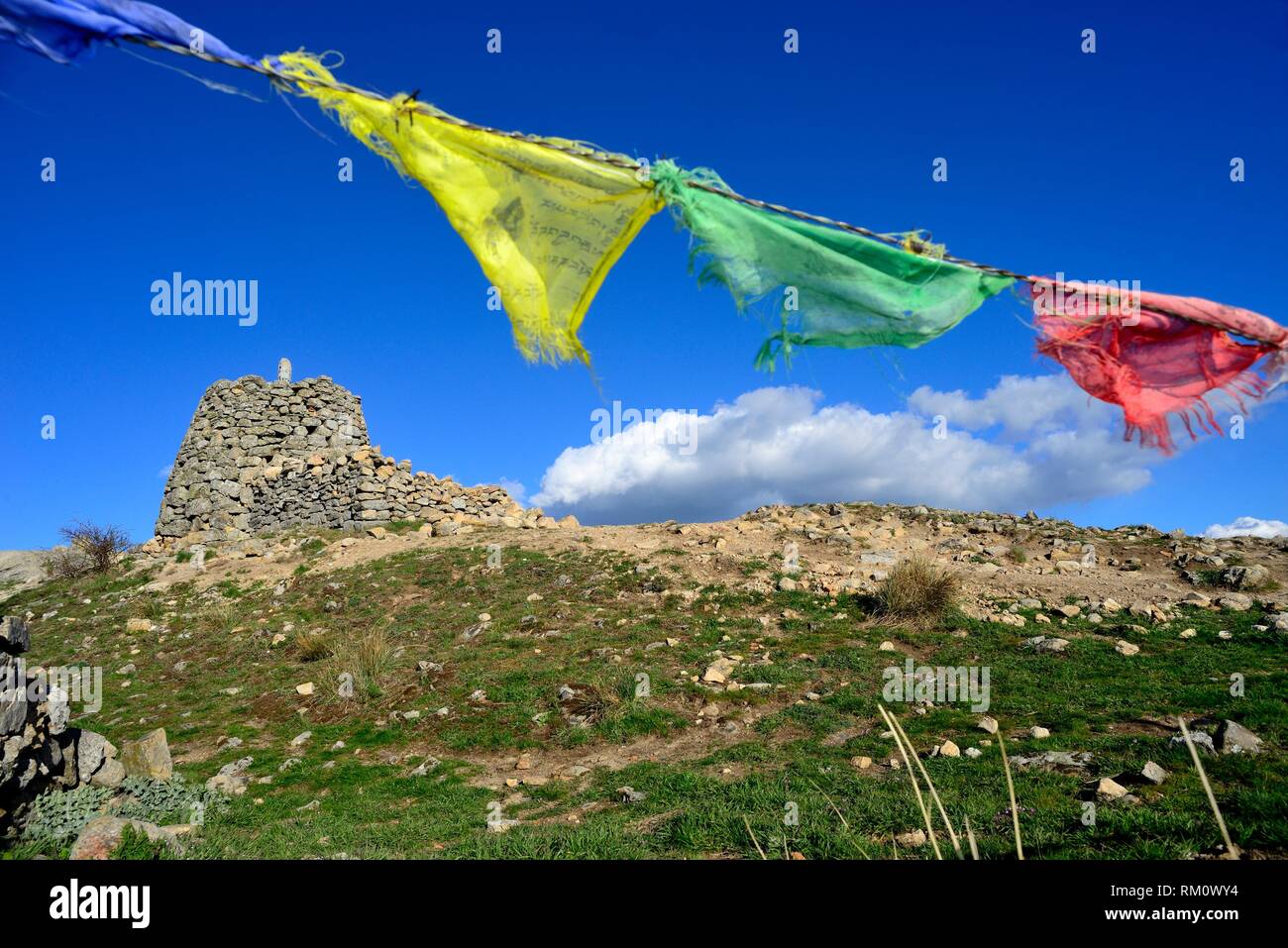 Turm Oben In Saint Peter Berg Colmenar Viejo Und Guadalix De La Sierra Madrid Spanien Stockfotografie Alamy