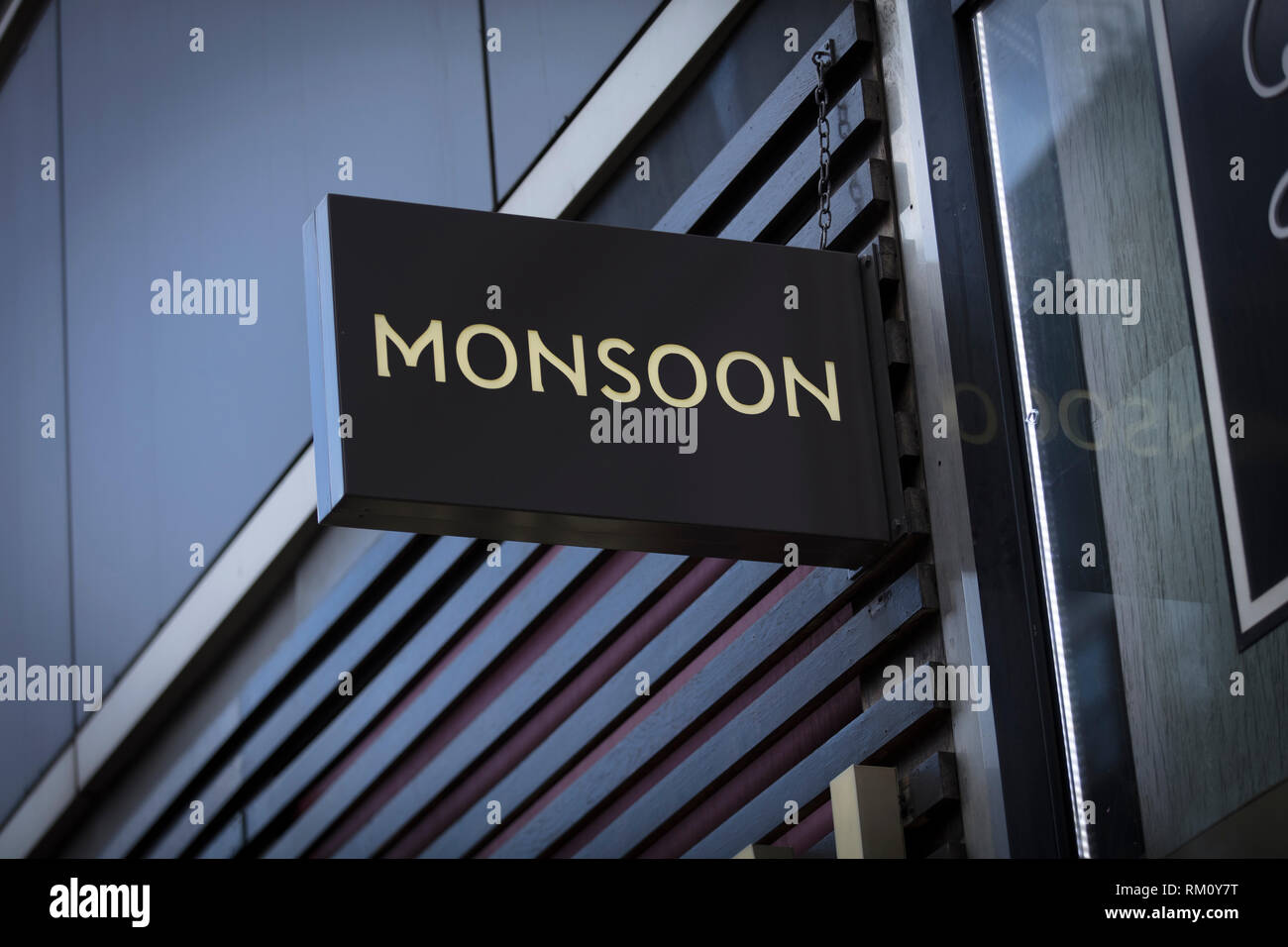 London, Greater London, Großbritannien, 7. Februar 2018, ein Zeichen und Logos für den Monsun store Stockfoto