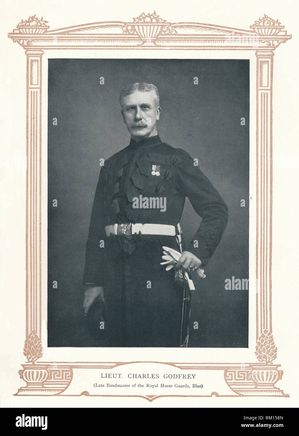 "Lieut. Charles Godfrey", 1910. Schöpfer: Elliot & Braten. Stockfoto