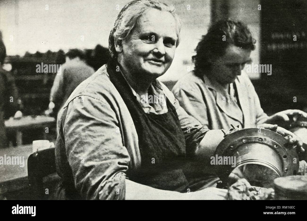 Frauen, Wartung und Reparatur von Flugzeugen Arbeiter, South Wales, Weltkrieg II, c 1939 - c 1944 (1946). Schöpfer: Unbekannt. Stockfoto