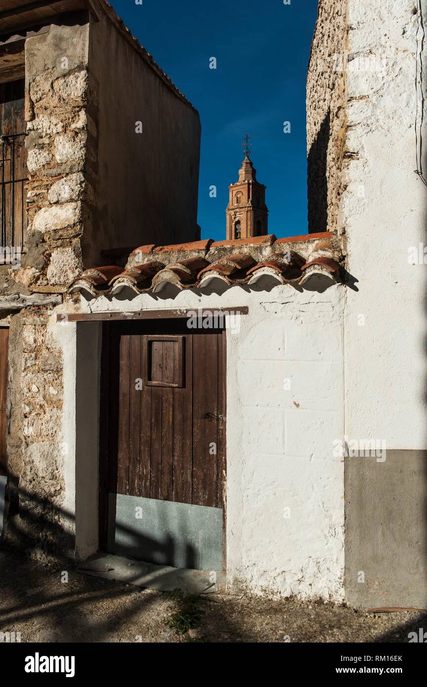 Integrierte Strukturen und Kirchturm, Xiva de Morella, Castellón, Spanien Stockfoto