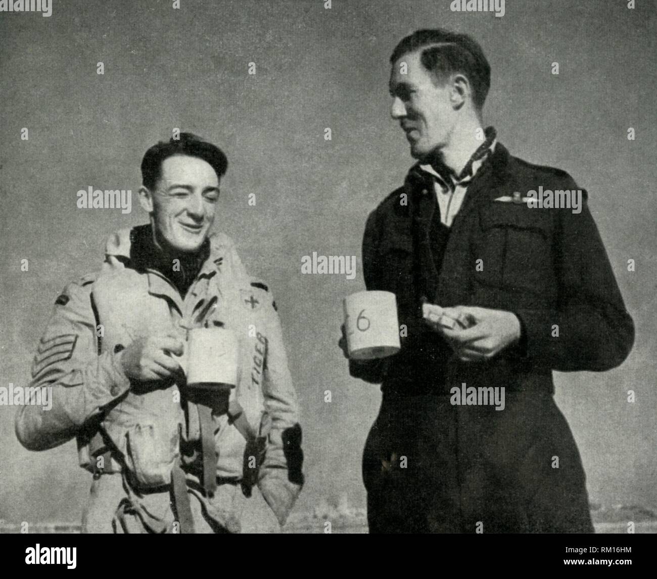 RAF Personal genießen eine Tasse Tee, Malta, Weltkrieg II, 1942 (1944). Schöpfer: Unbekannt. Stockfoto