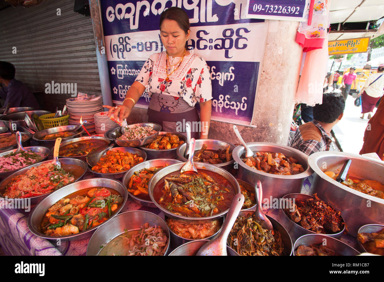 Ambulante Restaurant, Markt in der 26. Straße, Sule Pagode, Stadtzentrum, Yangon, Myanmar, Asien Stockfoto