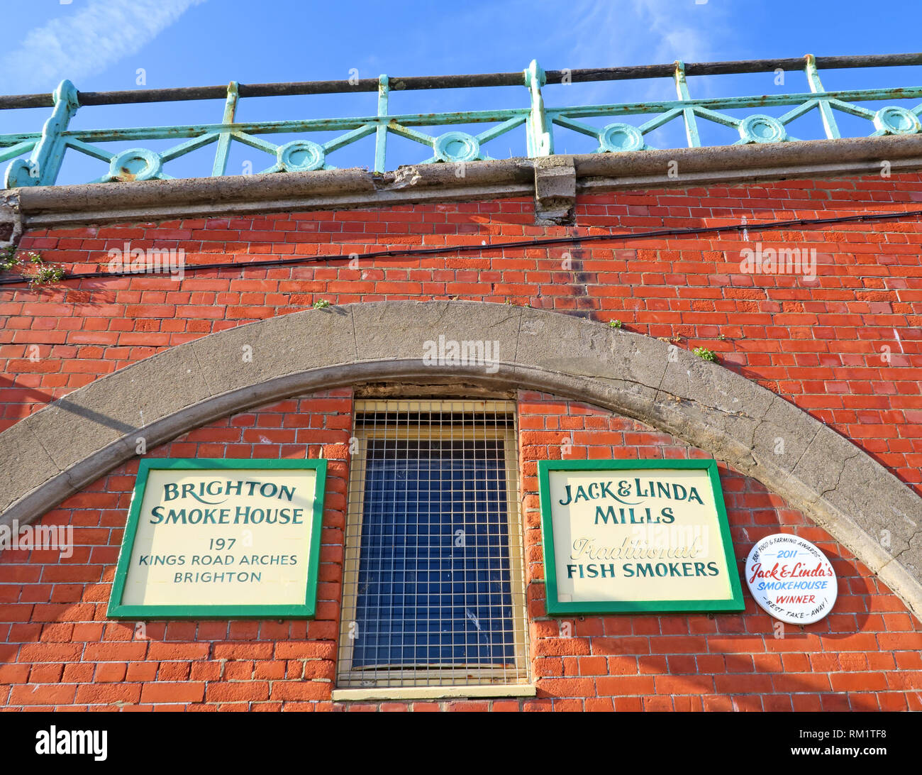 The Brighton Smokehouse, 197 Kings Road Arches Brighton, Jack Linda Mills Traditional Fish Smokers, Brighton City, Großbritannien, BN1 1NB Stockfoto