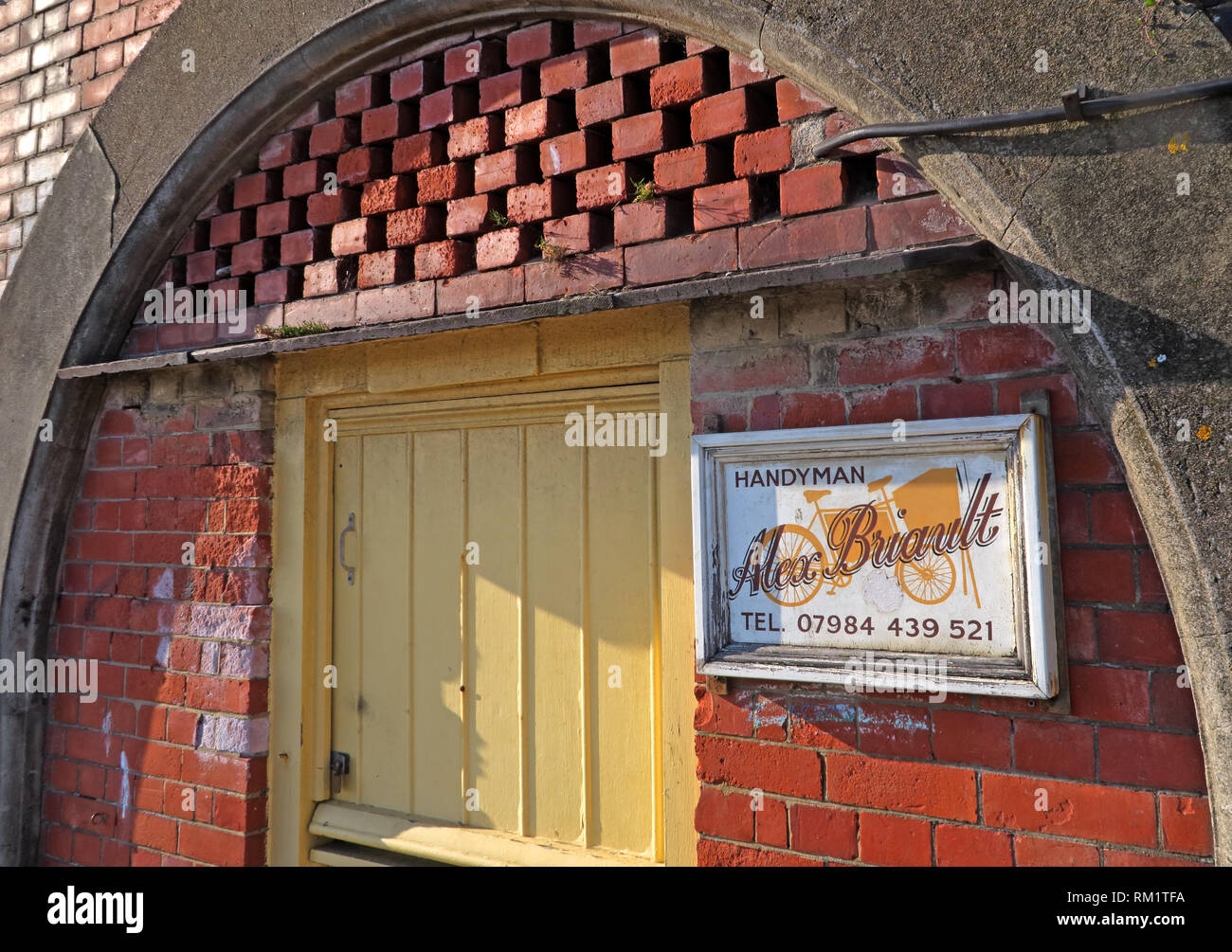 Heimwerker Alex Briault 07984-4395211, beachfront Bögen, Brighton, East Sussex, England, Großbritannien Stockfoto