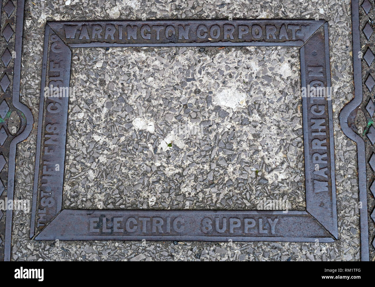 Grid Abdeckung, warrington Corporation, Elektrische Versorgung, St Helens Kabel-Unternehmen Stockfoto
