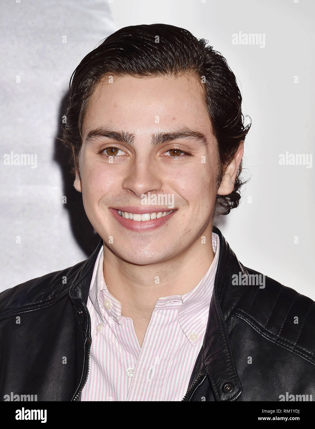 LOS ANGELES, Ca - 11. Februar: Jake T. Austin kommt bei der Premiere von Warner Bros. Pictures'' Ist es nicht romantisch' am Theater im Ace Hotel auf Fe Stockfoto