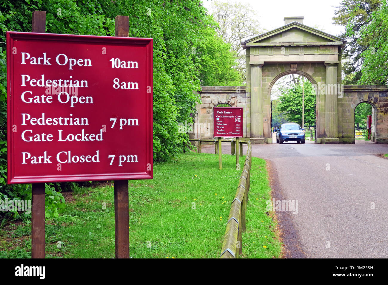 Außerhalb der Tatton Park Knutsford Stadt Stone Gate, Tatton Park Gardens, Mereheath Drive, Knutsford WA16 6QN Stockfoto