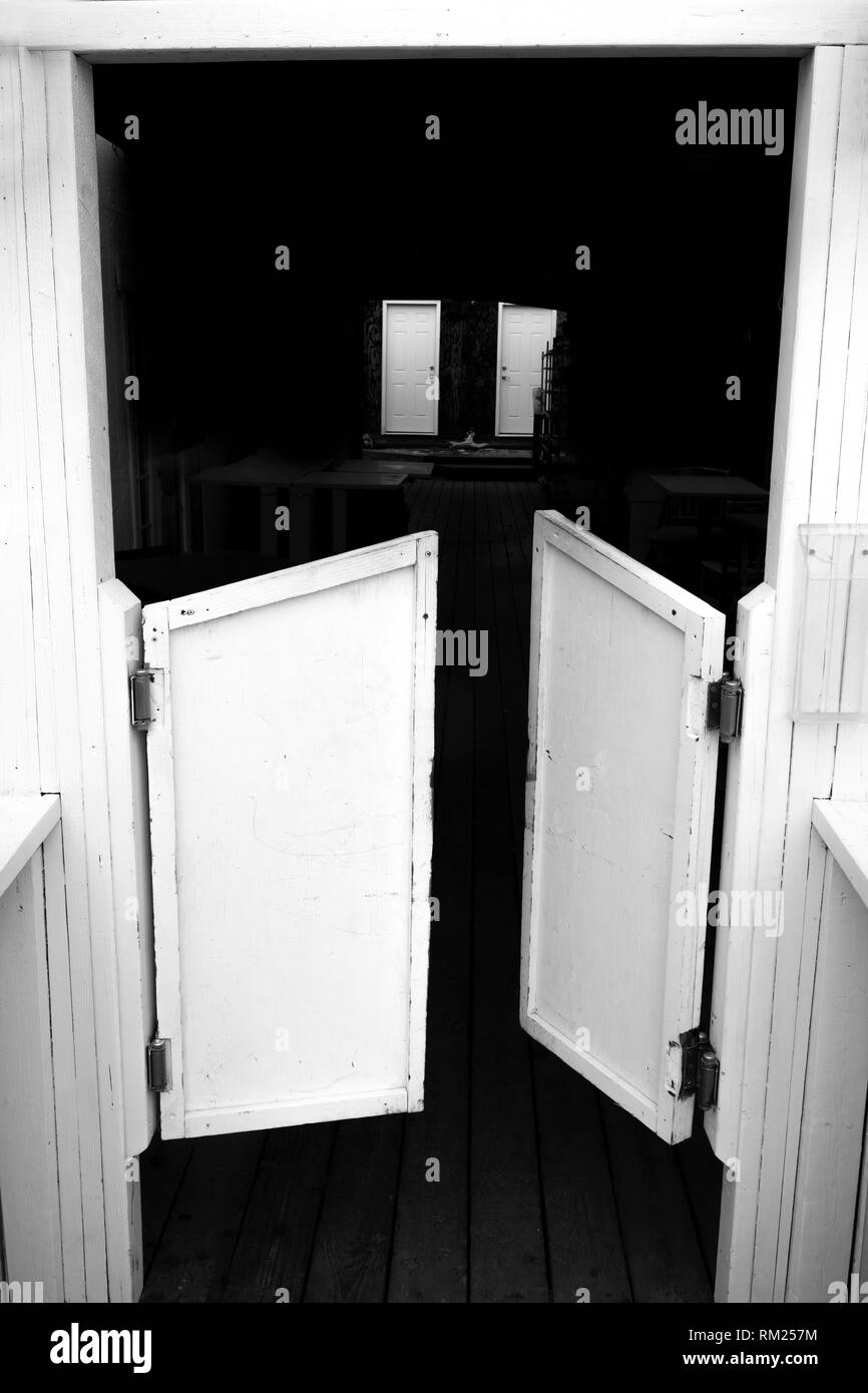 MT 00313-00 ... MONTANA - Türen in Gardiner. Stockfoto