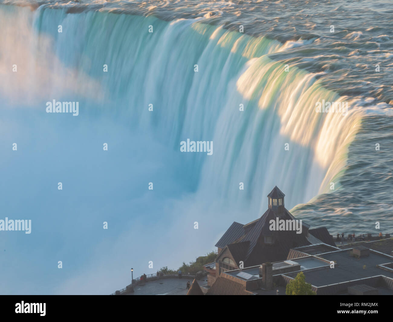 Antenne sonnenaufgang Blick auf die Tabelle Rock Willkommen im Zentrum der wunderschönen Horseshoe Falls in Kanada Stockfoto