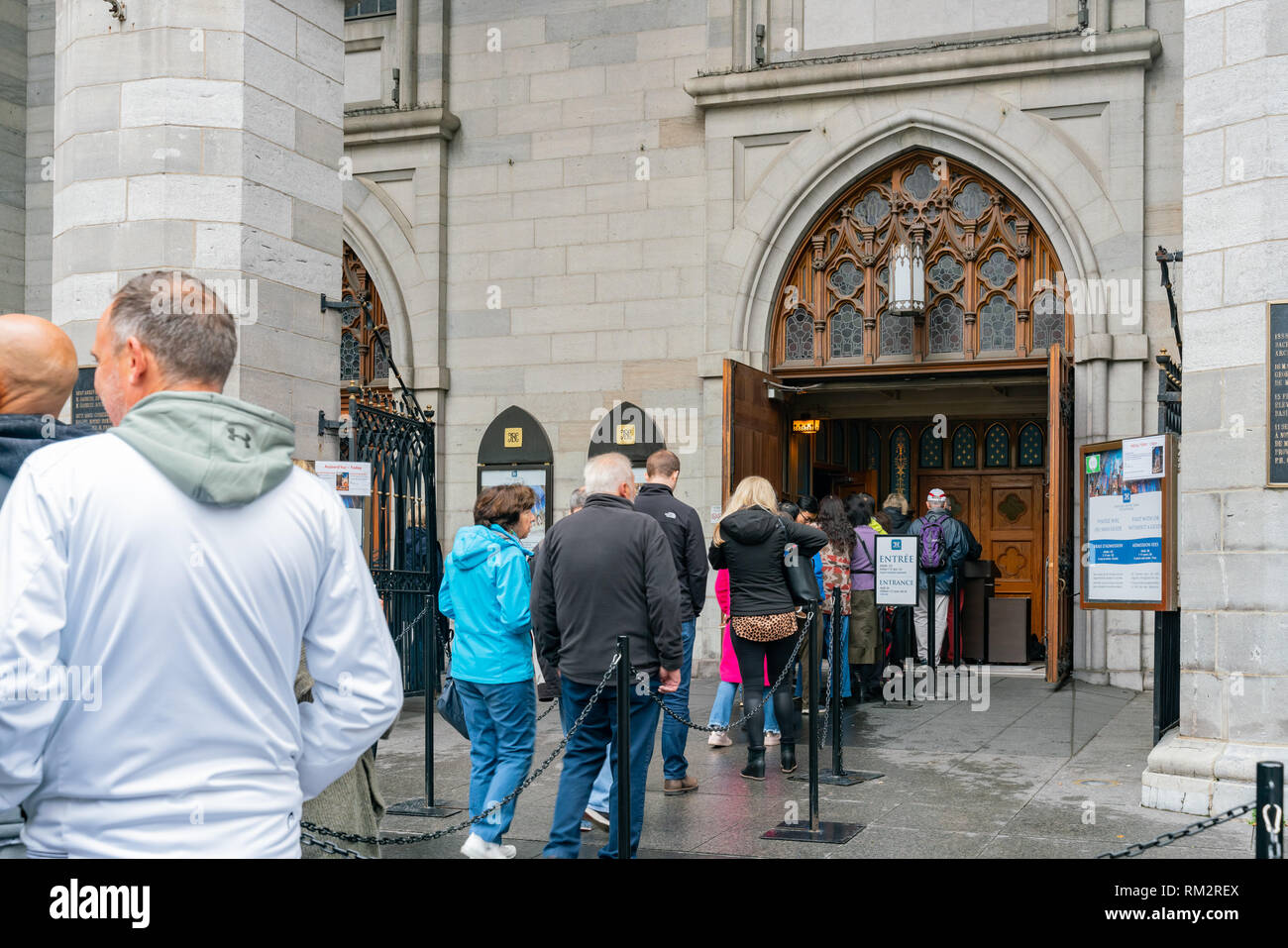 Quebec, OKT 2: Menschen wartete, im berühmten Basilique notre-dame De Montreal am Okt 2, 2018 in Quebec, Kanada Stockfoto