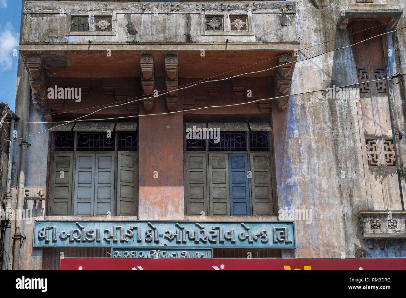 Windows Art-déco-Haus, Vadodara, Gujarat, Indien, Asien Stockfoto