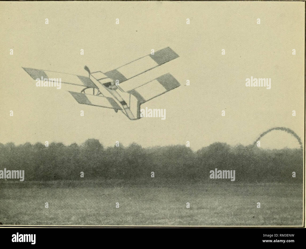 . Jahresbericht des Verwaltungsrats der Smithsonian Institution. Smithsonian Institution; Smithsonian Institution. Archive; Entdeckungen in der Wissenschaft. 1. Bleriot Flugzeug Nr. 5. (Langley). 2. Bleriot Flugzeug Nr. 5 im Flug. (Langley). Bitte beachten Sie, dass diese Bilder sind von der gescannten Seite Bilder, die digital für die Lesbarkeit verbessert haben mögen - Färbung und Aussehen dieser Abbildungen können nicht perfekt dem Original ähneln. extrahiert. Smithsonian Institution. Der Verwaltungsrat; United States National Museum. Bericht der US National Museum; Smithsonian Stockfoto