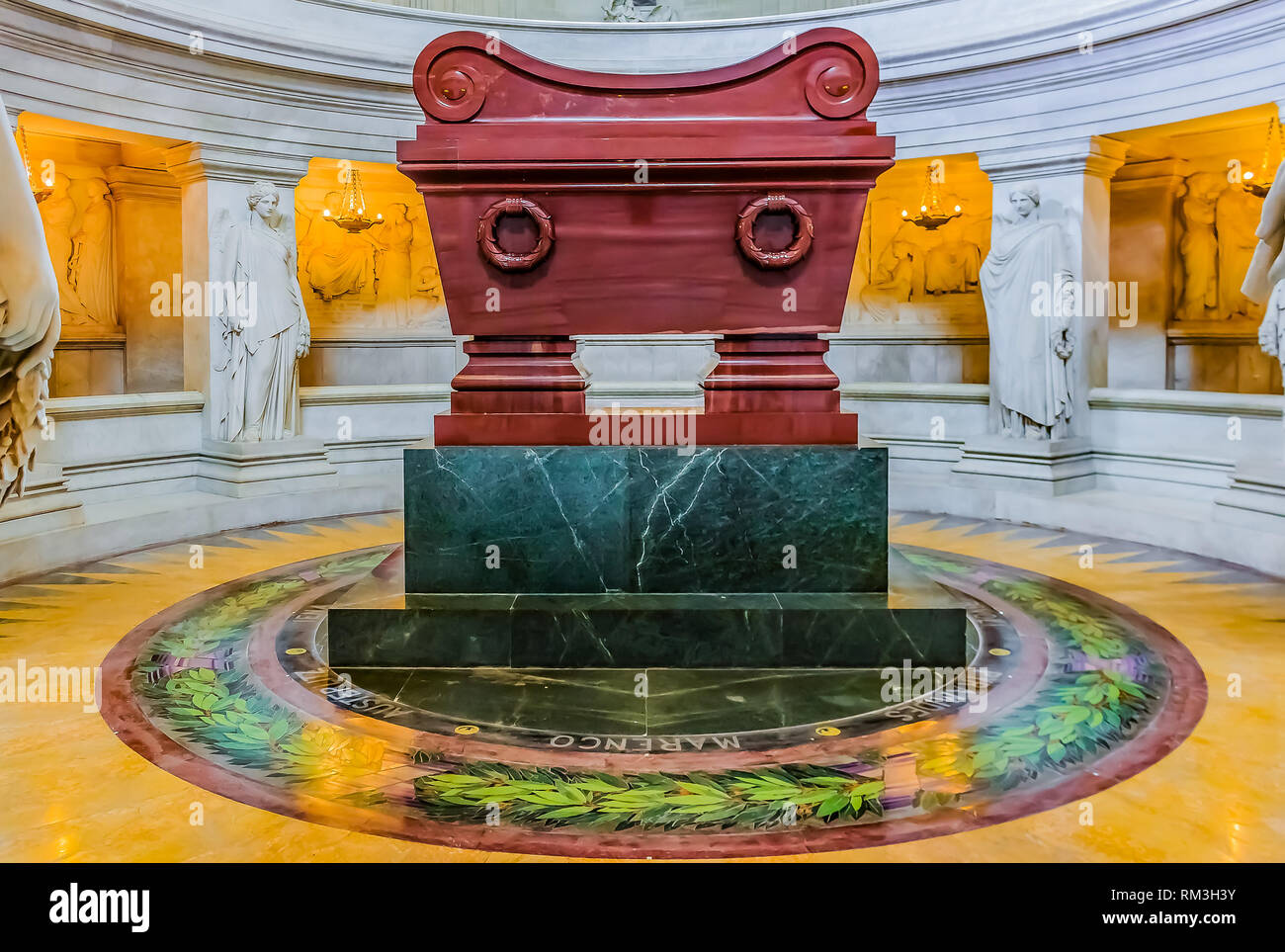 Napoleon Bonaparte Grab in Les Invalides Komplex von Museen und Monumente in Paris, Frankreich die Grabstätte von und viele Kriegshelden Stockfoto