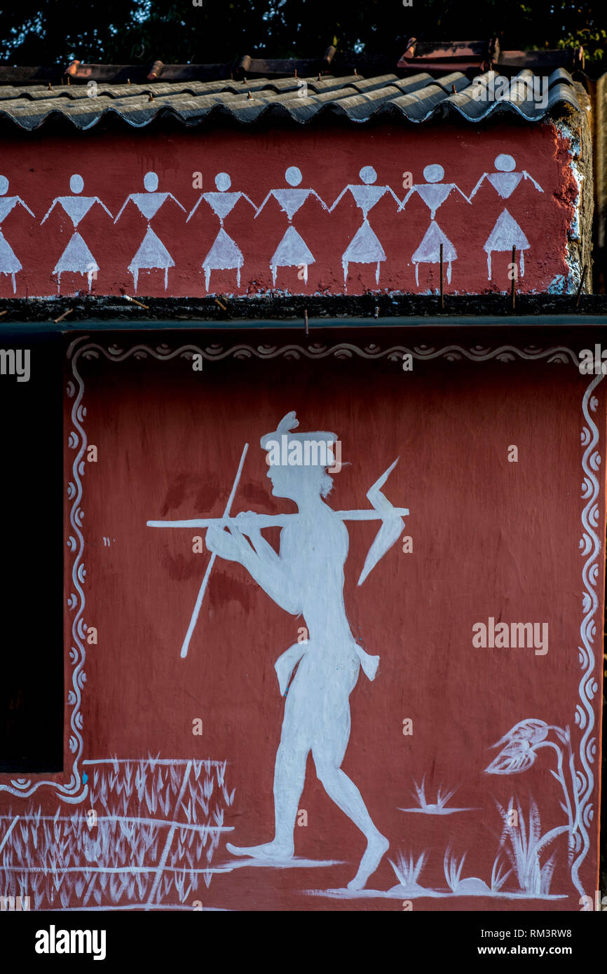 Warli Malerei auf Hauswand, Andhra Pradesh, Indien, Asien Stockfoto
