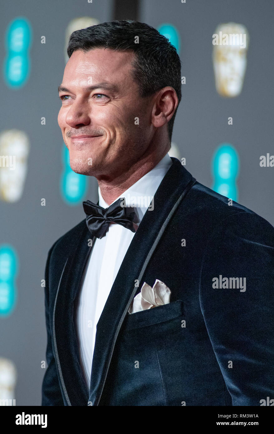 Luke Evans besucht die EE British Academy Film Awards in der Royal Albert Hall. Stockfoto