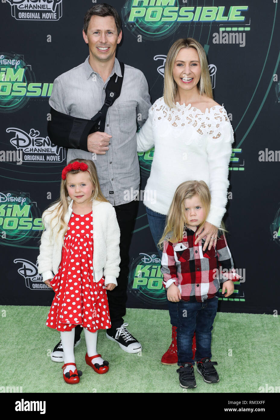 Los Angeles, North Hollywood, Vereinigte Staaten. 12 Feb, 2019. Los Angeles, North Hollywood, Los Angeles, CA, USA - 12. Februar: Michael Cameron, Beverley Mitchell, Hutton Michael Cameron und Kenzie Cameron am Los Angeles Premiere des Disney Channel's "Kim Possible" am Saban Media Center auf dem Fernsehen Akademie am Februar 12, 2019 in North Hollywood, Los Angeles, California, United States. (Foto von Xavier Collin/Image Press Agency) Stockfoto